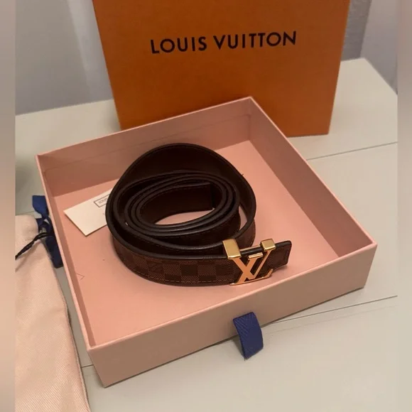 Authentic Louis Vuitton women display picture 3